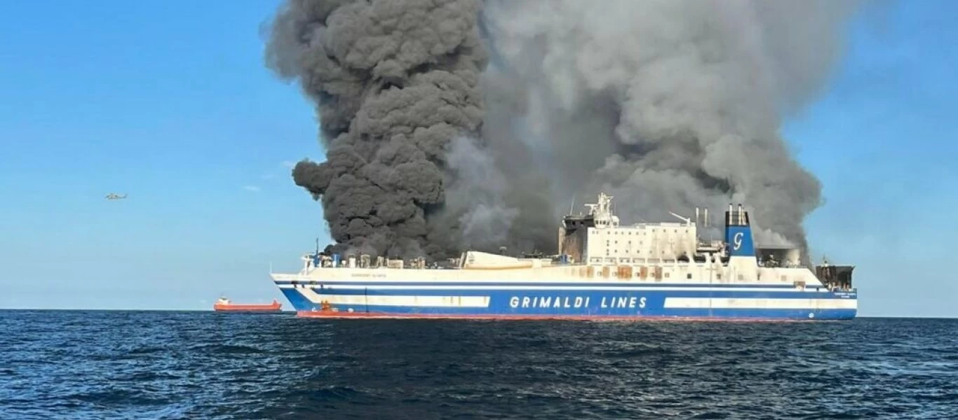 Φωτιά στο Euroferry Olympia: Βρέθηκε ζωντανός επιβάτης στην πρύμνη του πλοίου - Φωτογραφία ντοκουμένο